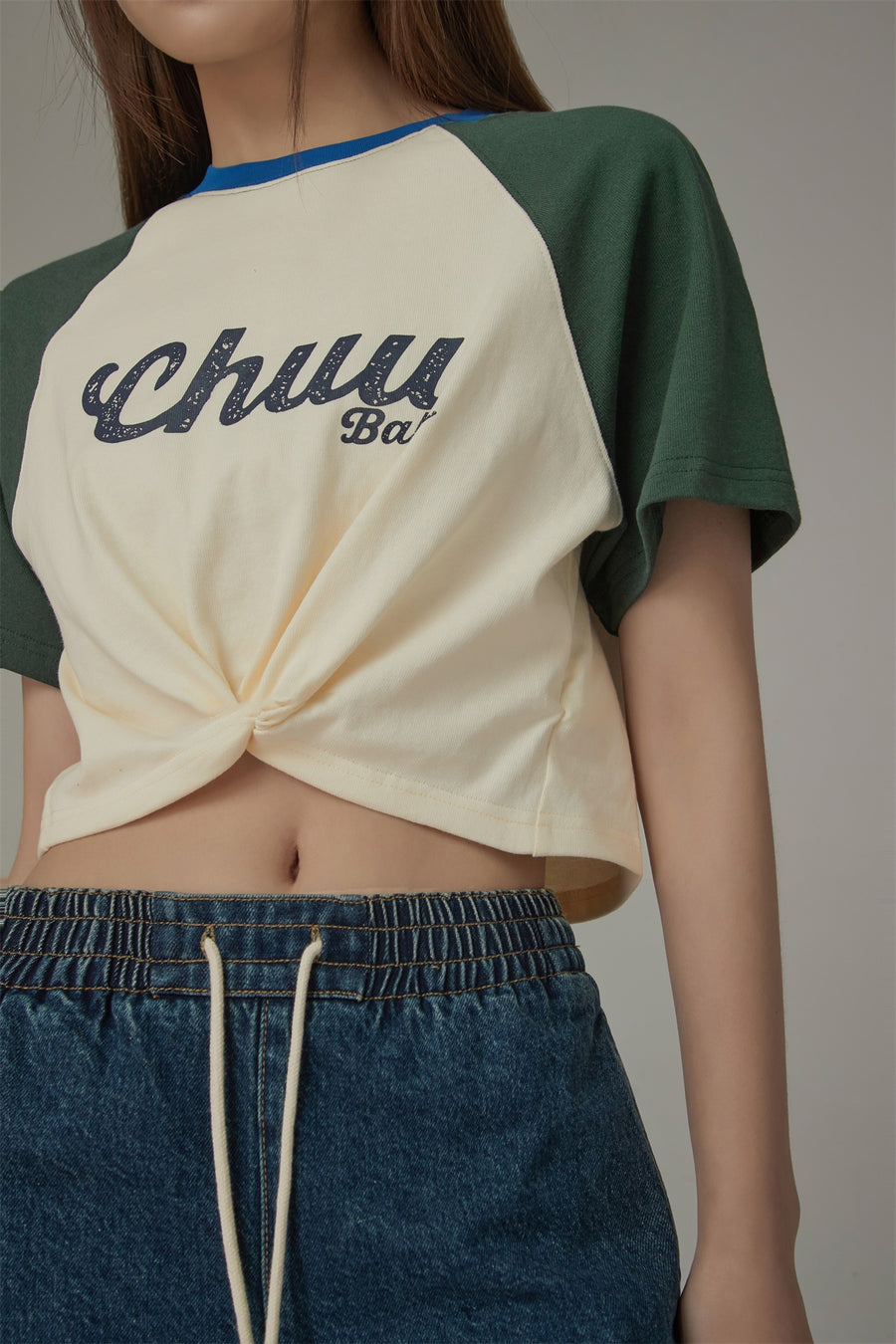 CHUU Contrast Raglan Cropped T-Shirt