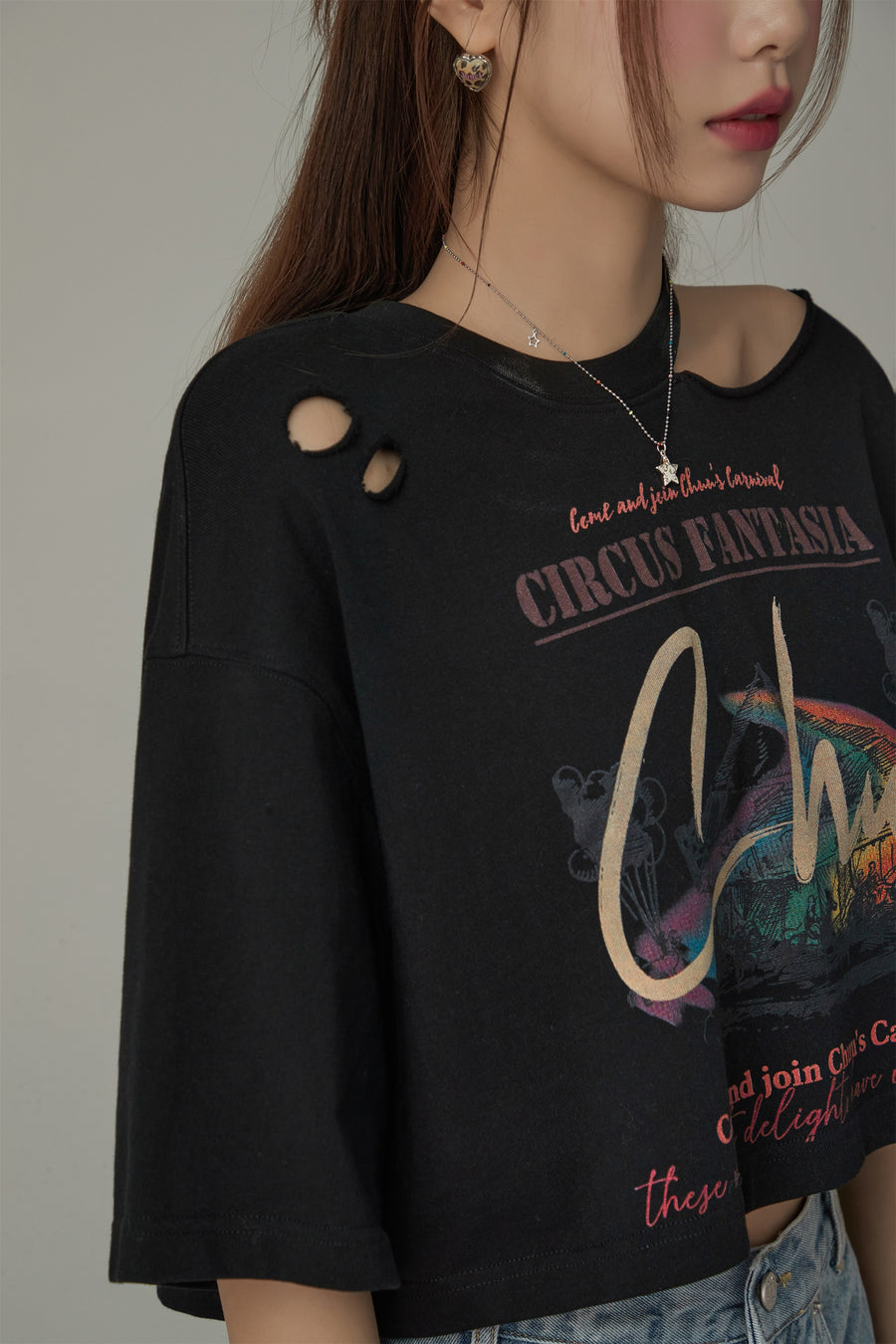 CHUU Chuu Carnival Slit Cropped T-Shirt