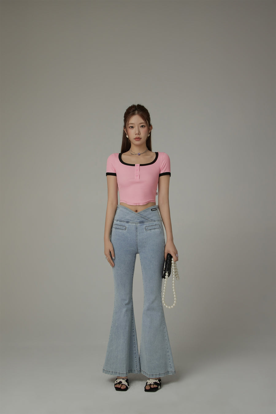 CHUU Big U-Neck Cropped T-Shirt