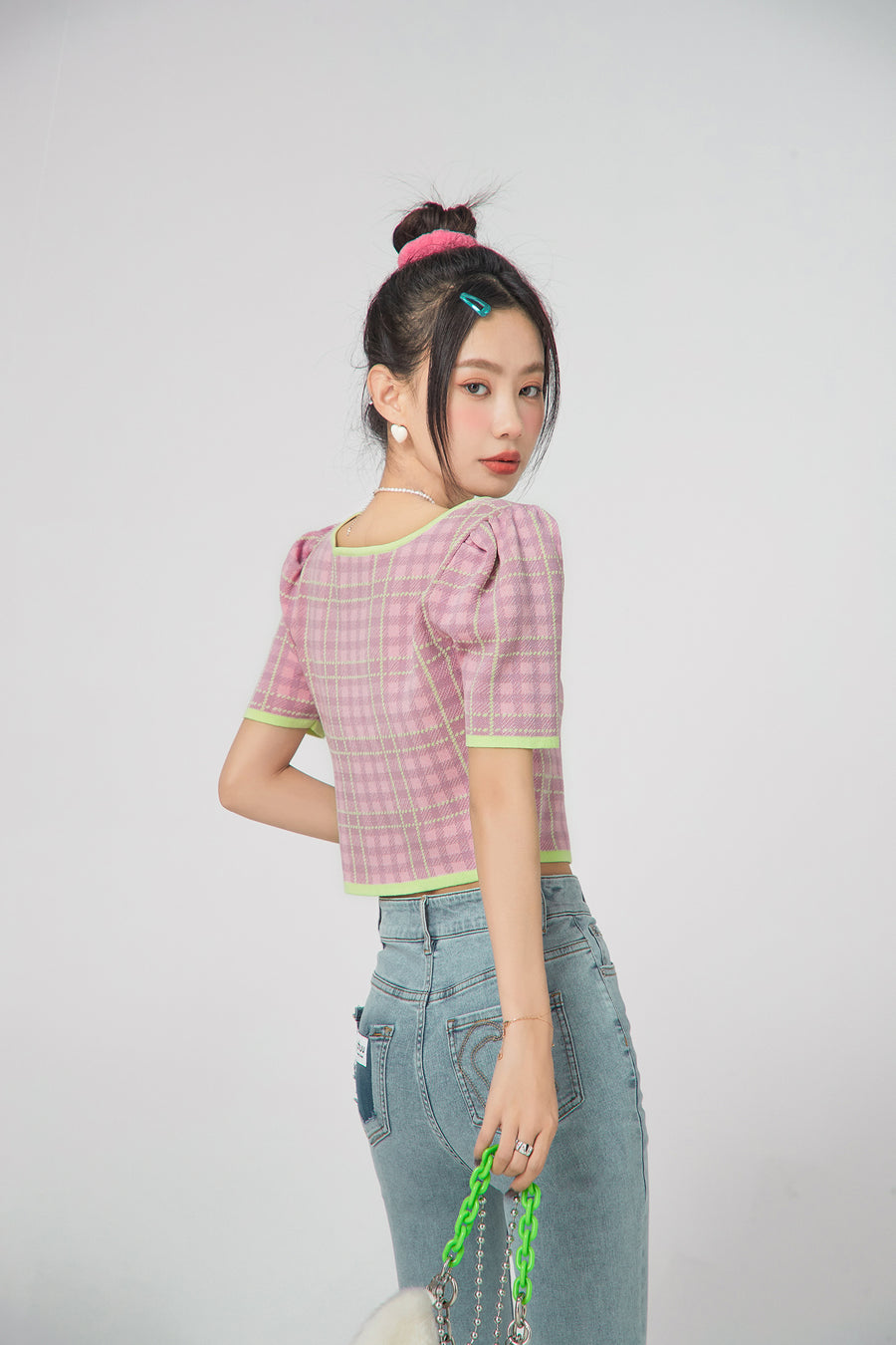 CHUU Check Puff Sleeve Knit Top