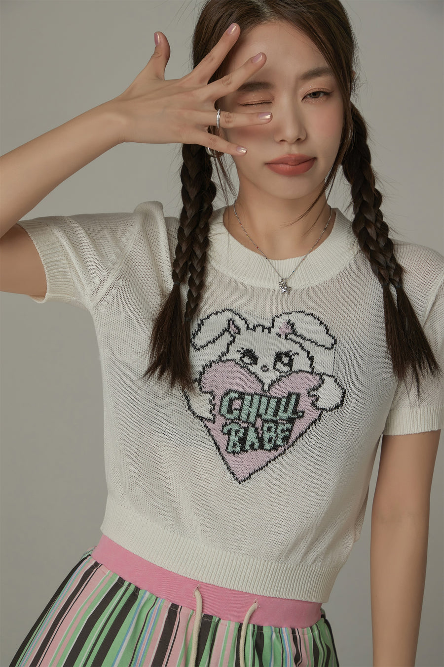 CHUU Rabbit Cropped Knit Top