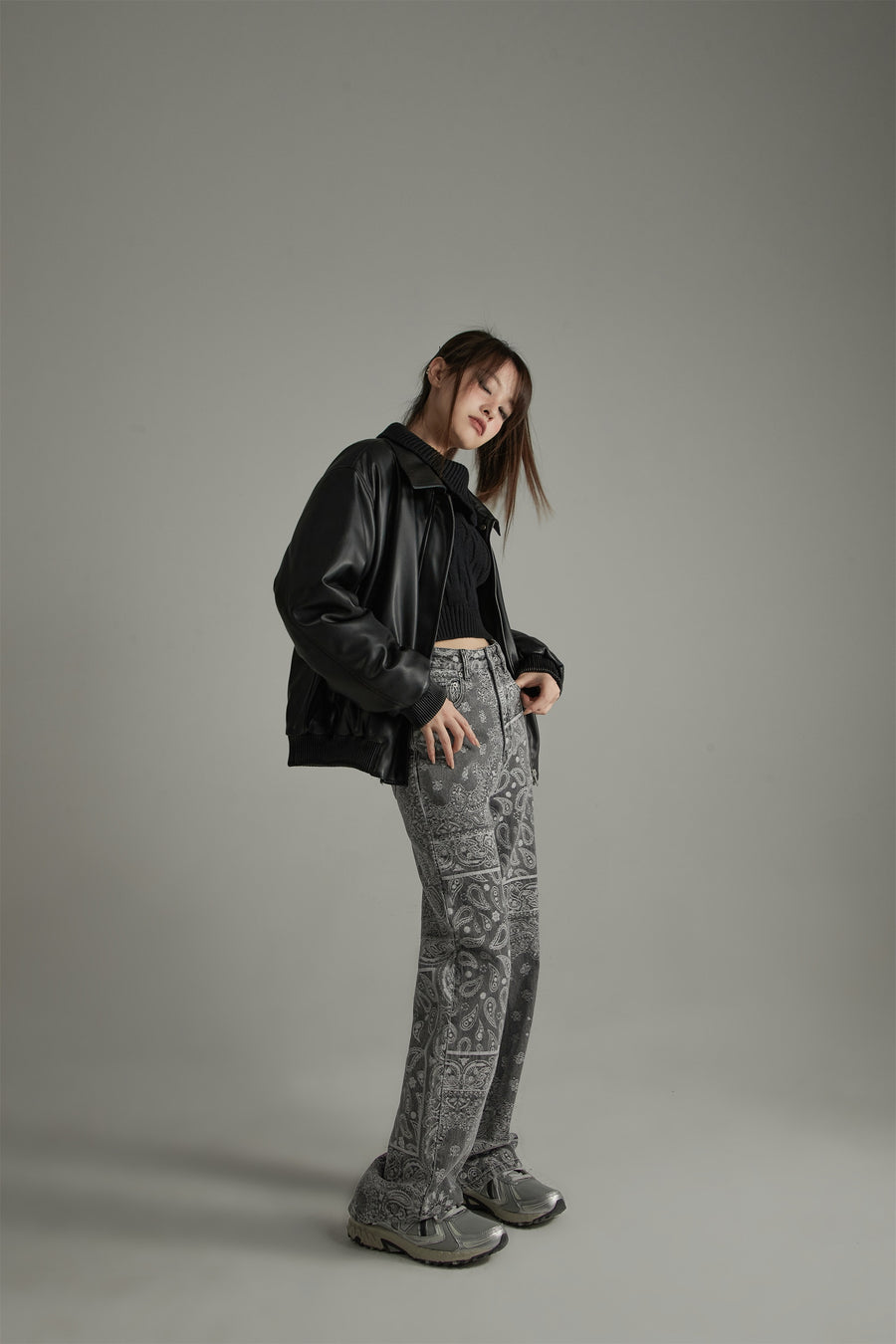 CHUU Bohemian Straight Jeans