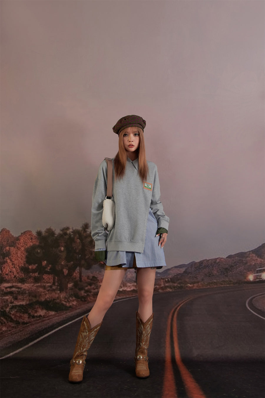 CHUU Side Slit Sweatshirt