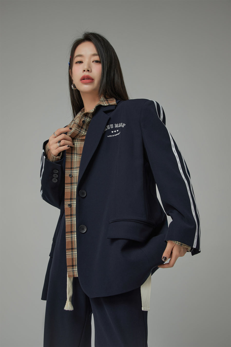 CHUU Loose Fit Love Is Universal Blazer Jacket