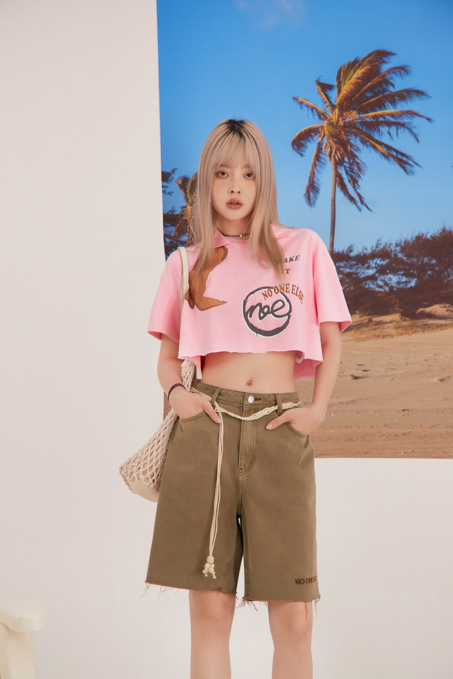 CHUU Boot Print Cut Crop T-Shirt