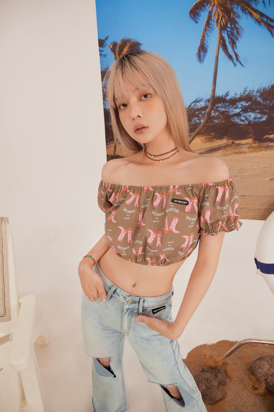 CHUU Boot Print Off-Shoulder Blouse