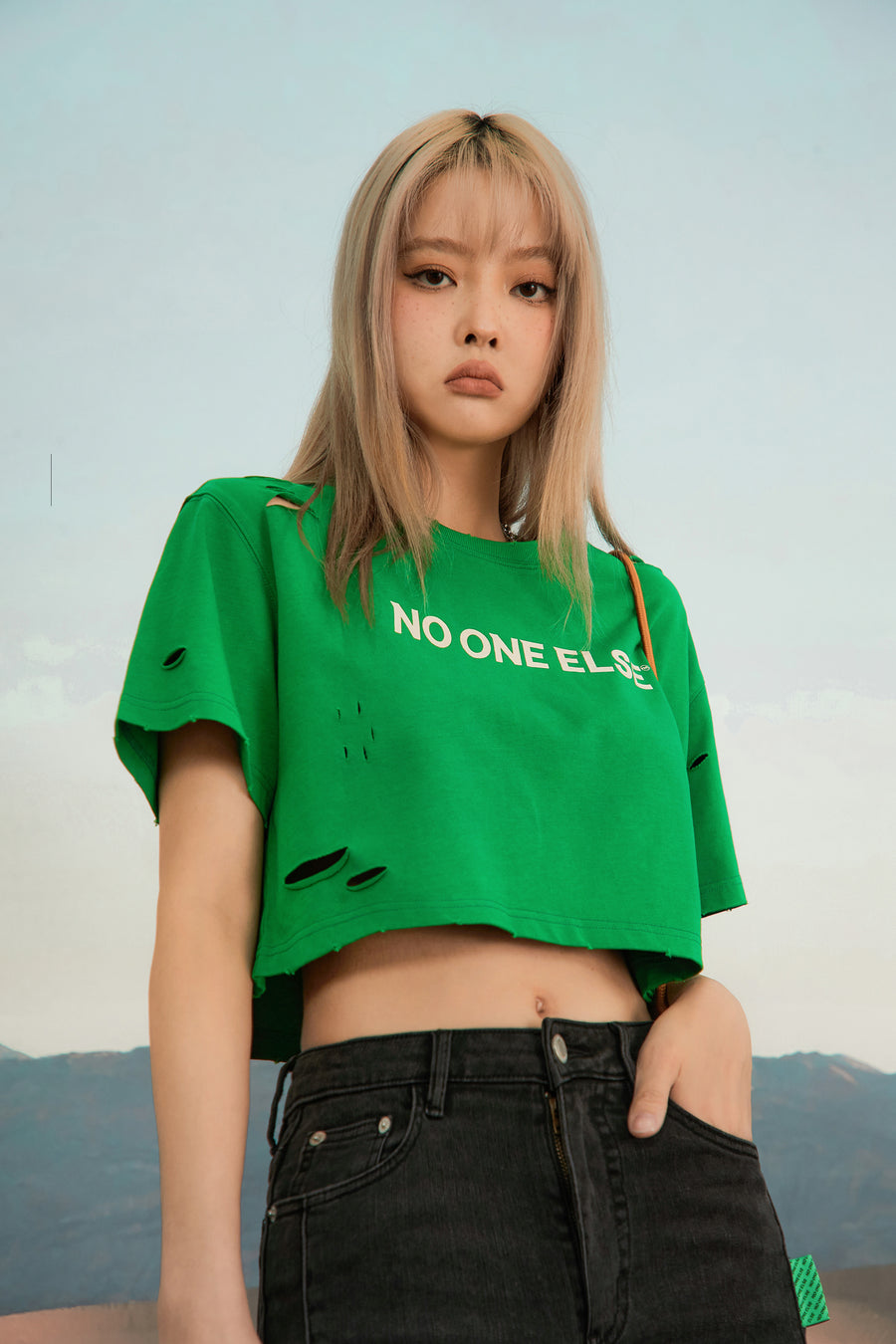 CHUU Aesthetic Inspiration Cropped Top