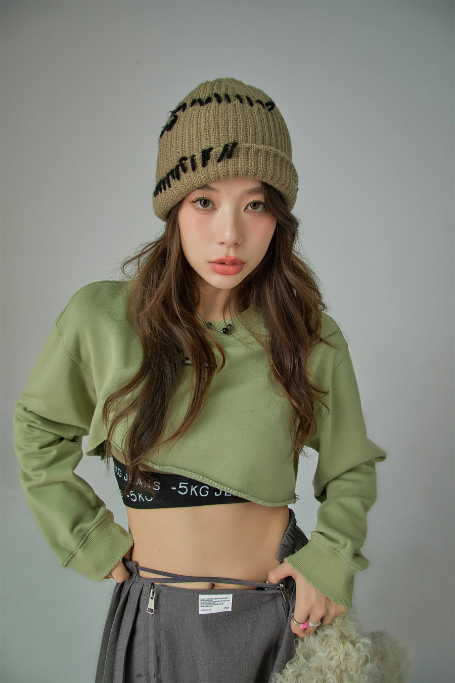 CHUU Simple Cut Crop Sweatshirt