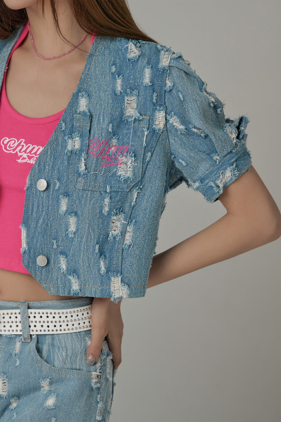 CHUU Ultra Distressed V-Neck Denim Crop Jacket