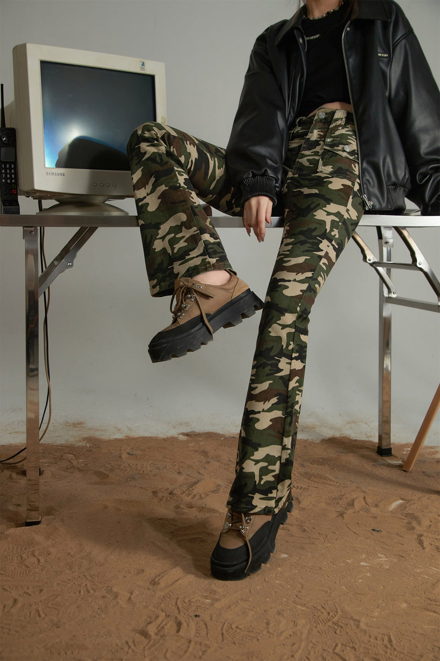 CHUU Camouflage Bootcut Pants