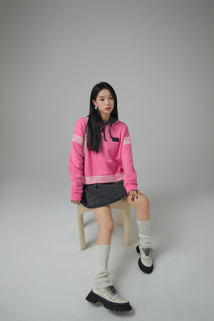 CHUU Solid Color Round Neck Sweatshirt