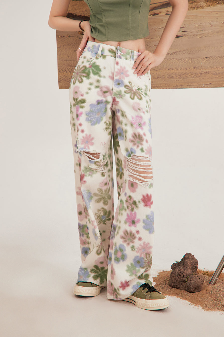 CHUU Split Flower Bootcut Denim Pants