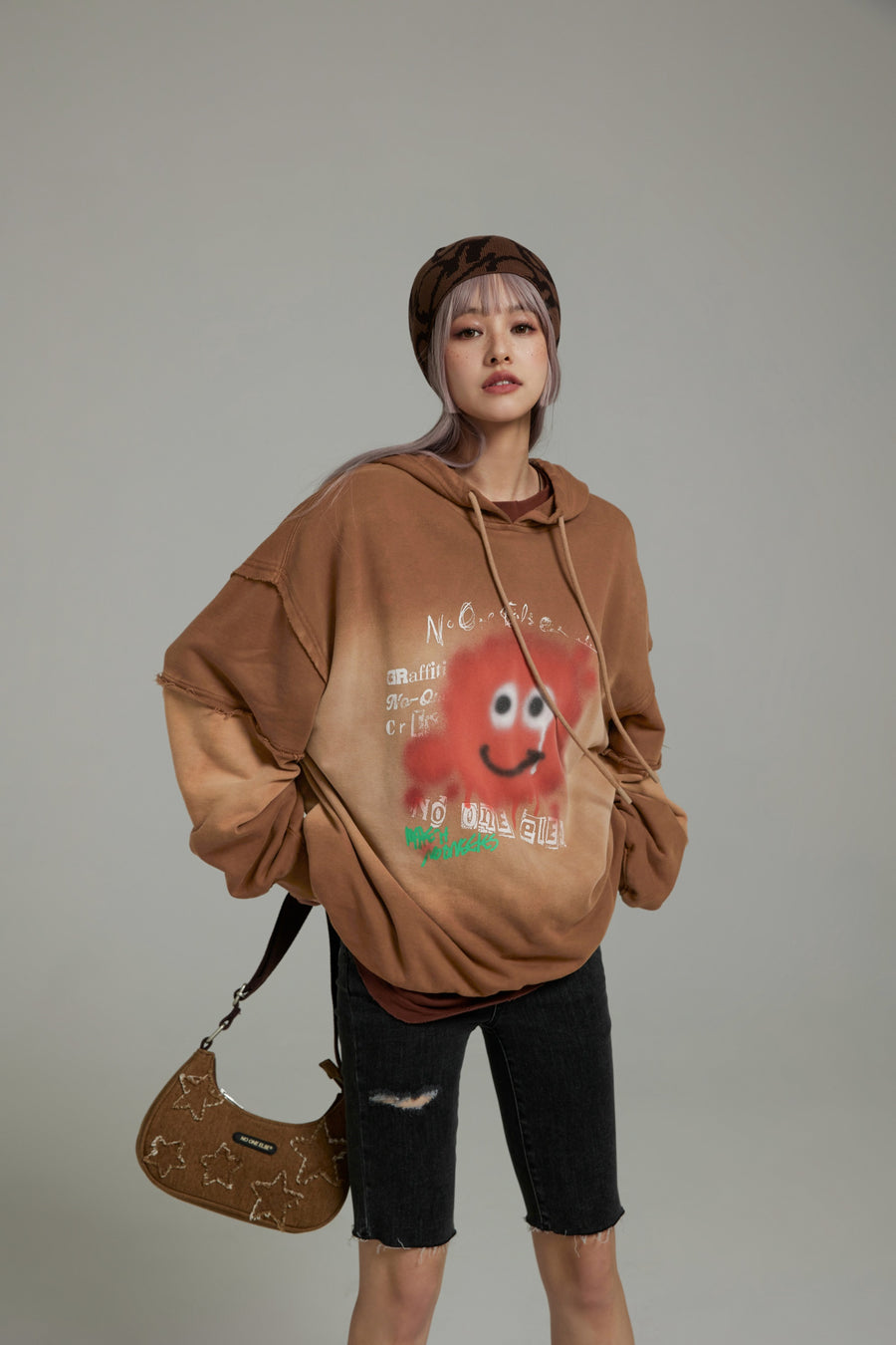 CHUU Smiling Character Gradient Loose-Fit Hoodie