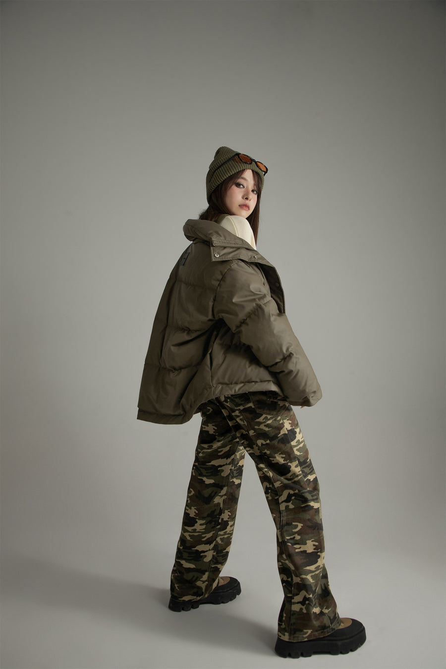 CHUU Camouflage Straight Casual Pants