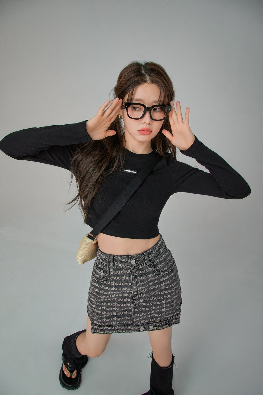 CHUU Slit Shoulder Long Sleeve Crop Top