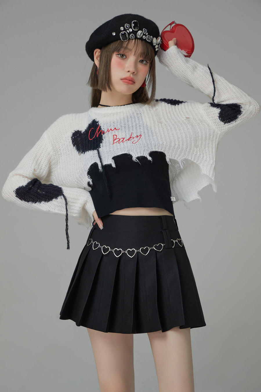 CHUU Distressed Heart Cropped Knit Sweater