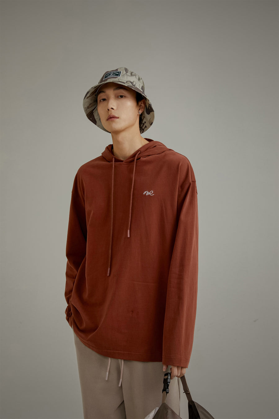 CHUU Basic Loose Fit Neck String Hoodie