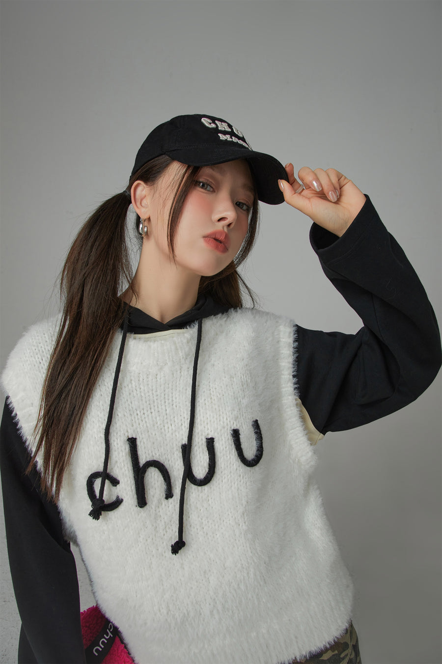 CHUU Round Neck Faux Angora Vest