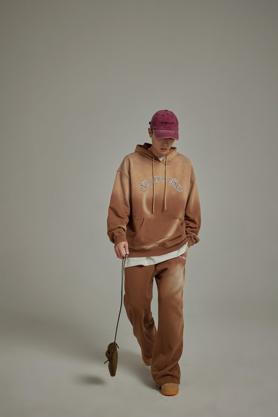 CHUU Gradient Color Front Pocket Hoodie