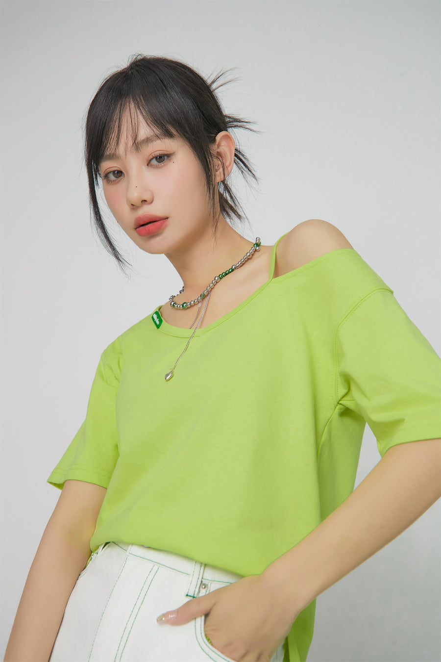 CHUU Makes Me Think Of You Cutout Top