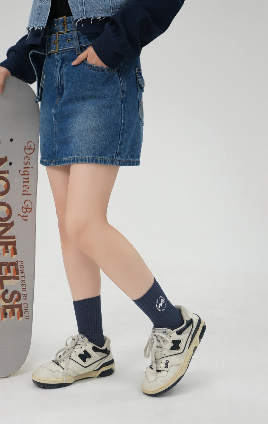 CHUU Noe Circle Logo Socks