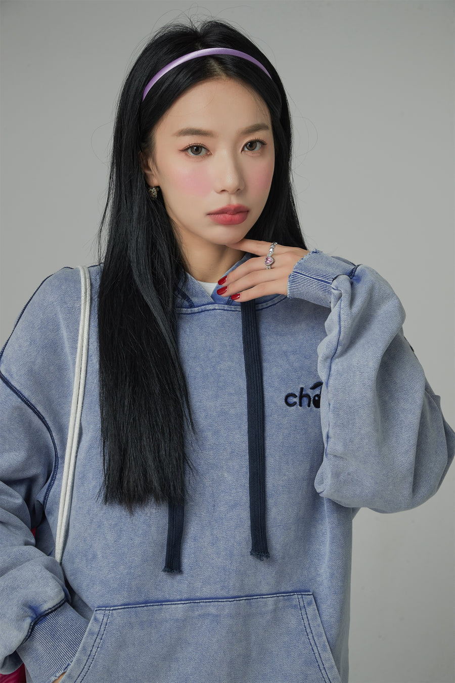 CHUU Casual Love Cherry Embroidery String Hoodie