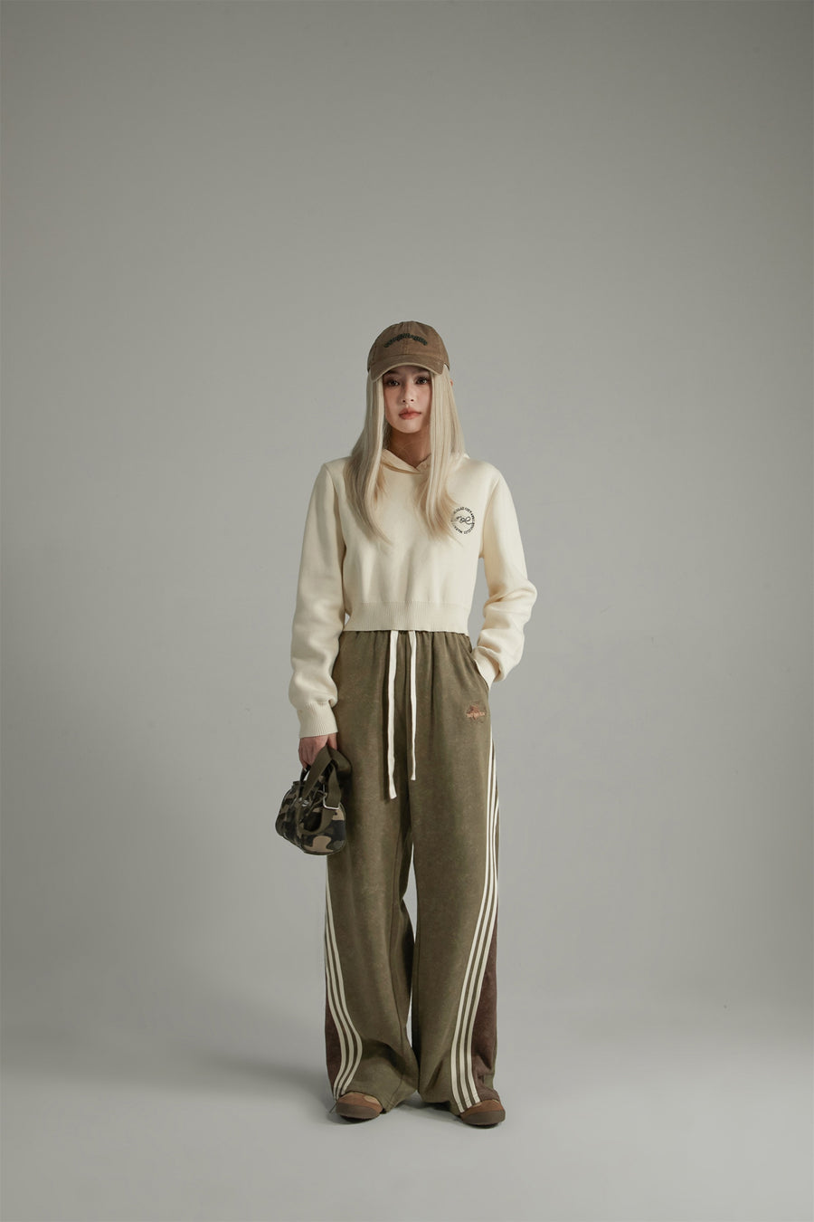 CHUU Star Embroidered Wide Casual Pants