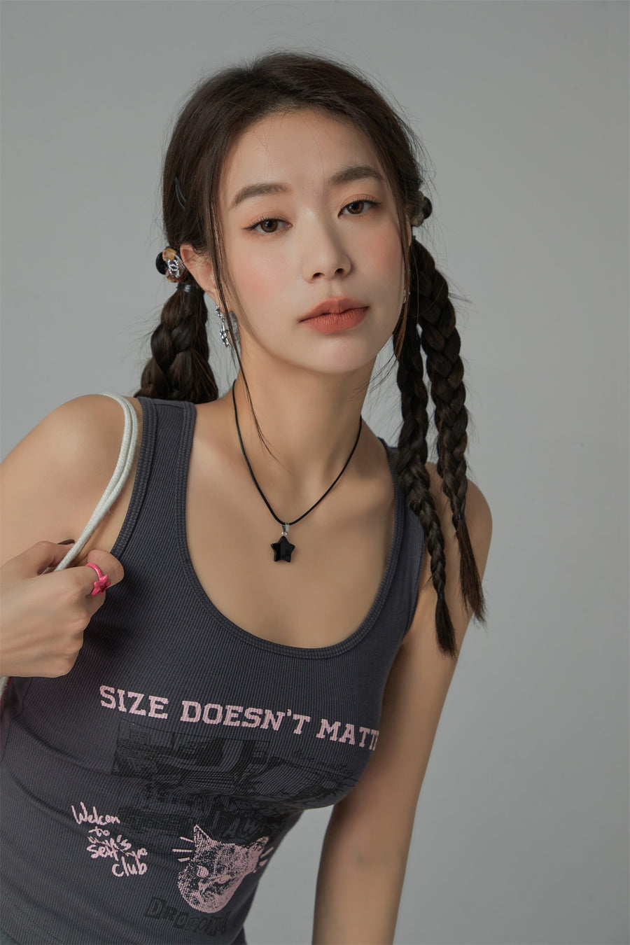 CHUU Size Doesnt Matter U-Neck Crop Sleeveless Tank Top