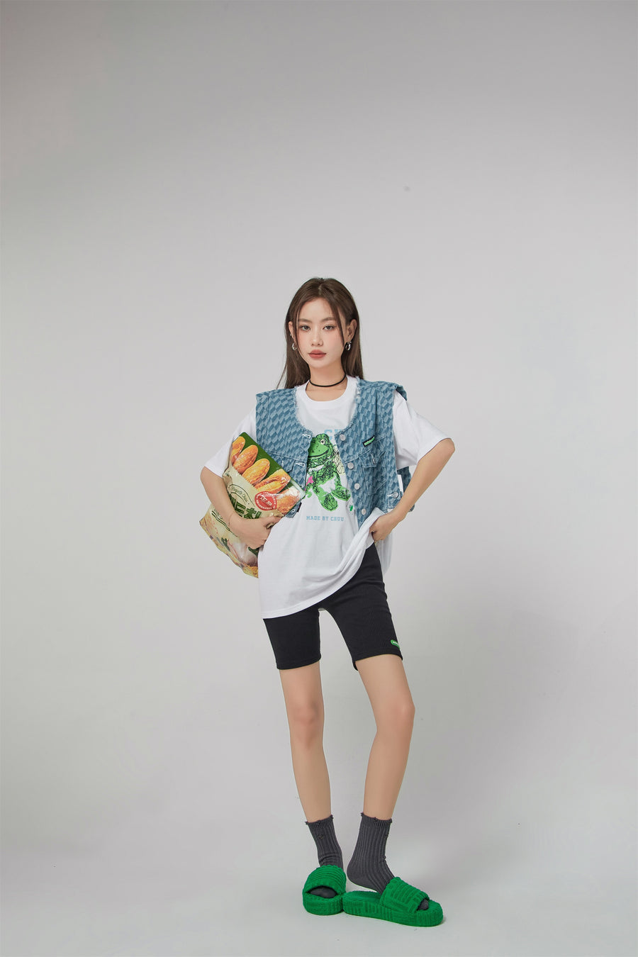 CHUU Happy Frog Is An Angel Print T-Shirt