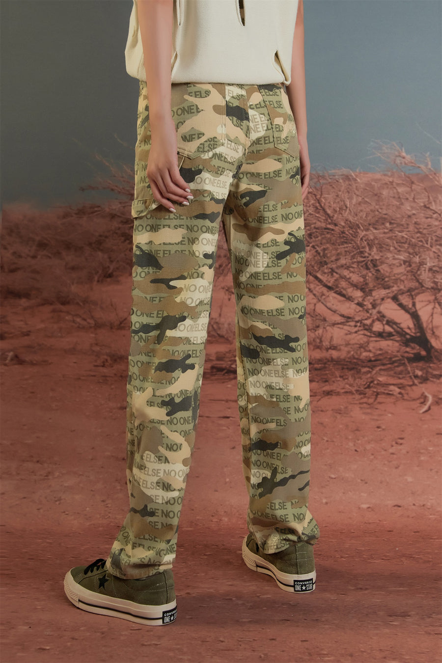 CHUU Camouflage High Waist Straight Pants