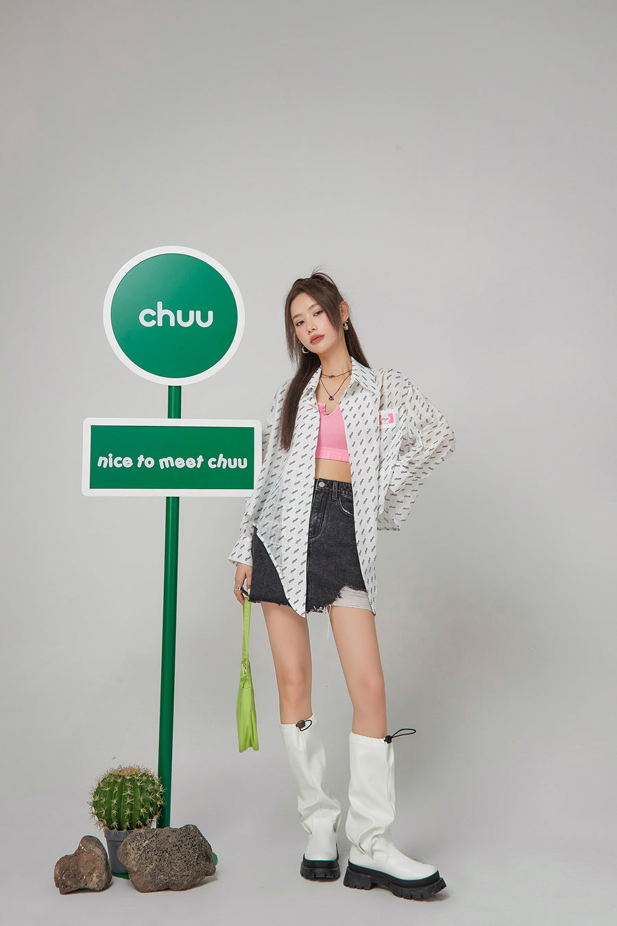 CHUU Cute Neckline Crop Sleeveless Top