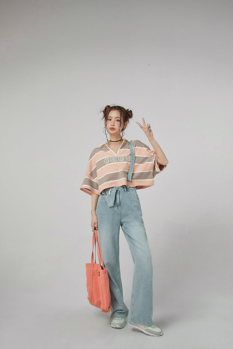 CHUU V-Neck Stripe Crop T-Shirt