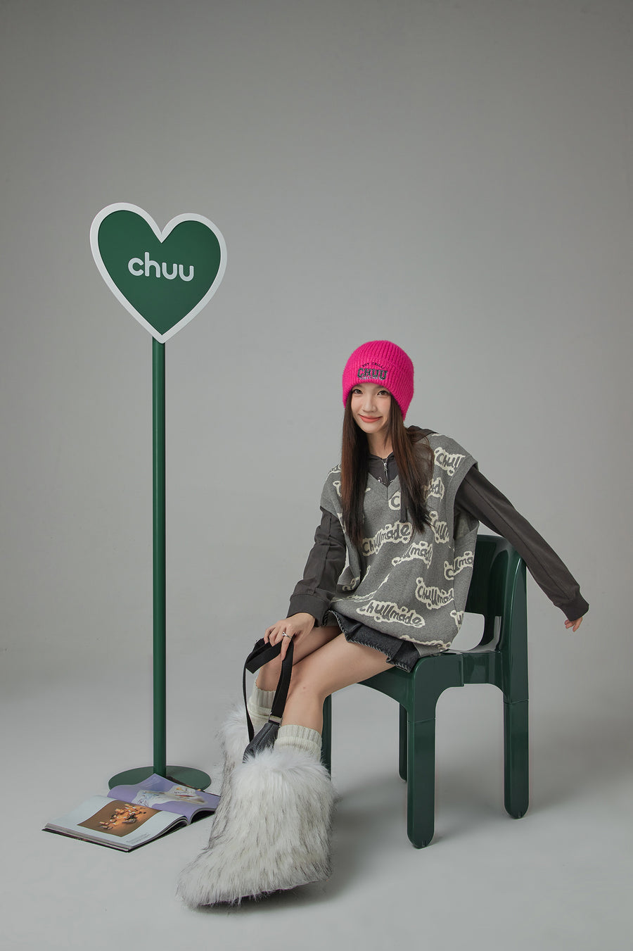 CHUU Bubble Letters V-Neck Knit Vest