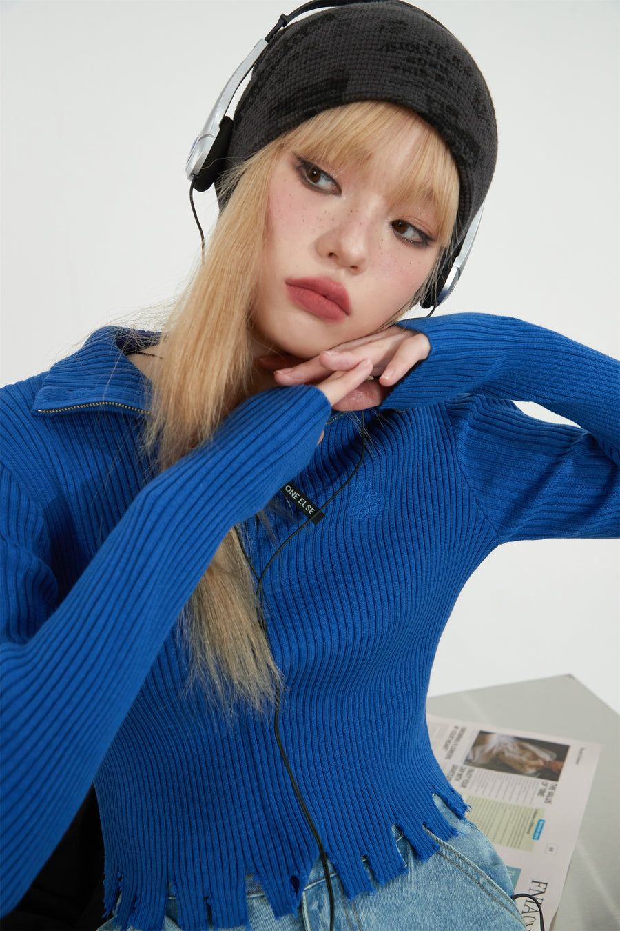 CHUU Polo Neck Slit Cropped Knit Top