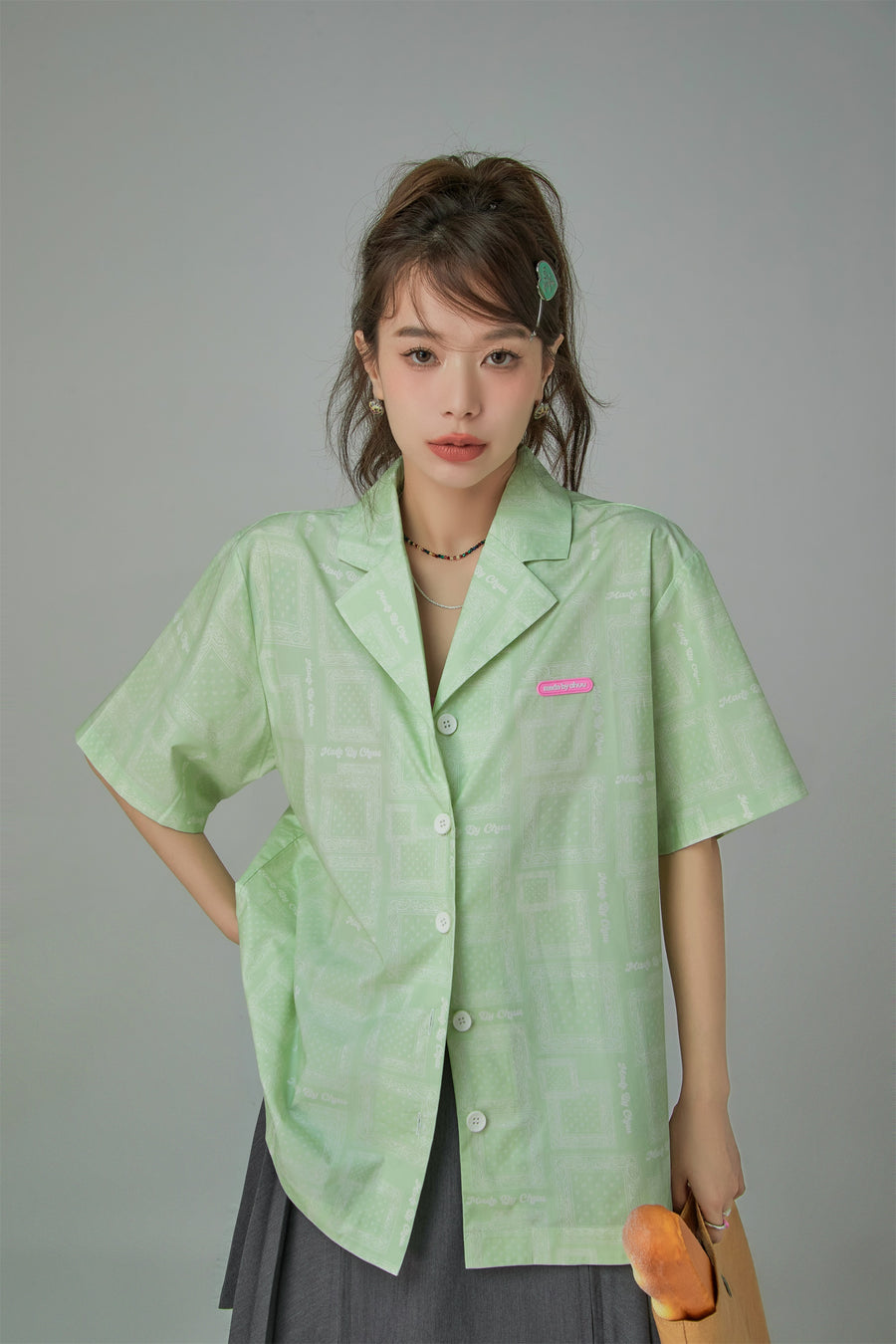 CHUU Paisley Square Prints Short-Sleeved Shirt