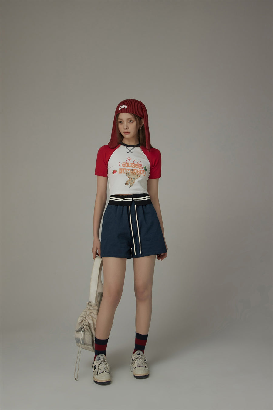 CHUU Chuu Circus Contrast Raglan Cropped T-Shirt