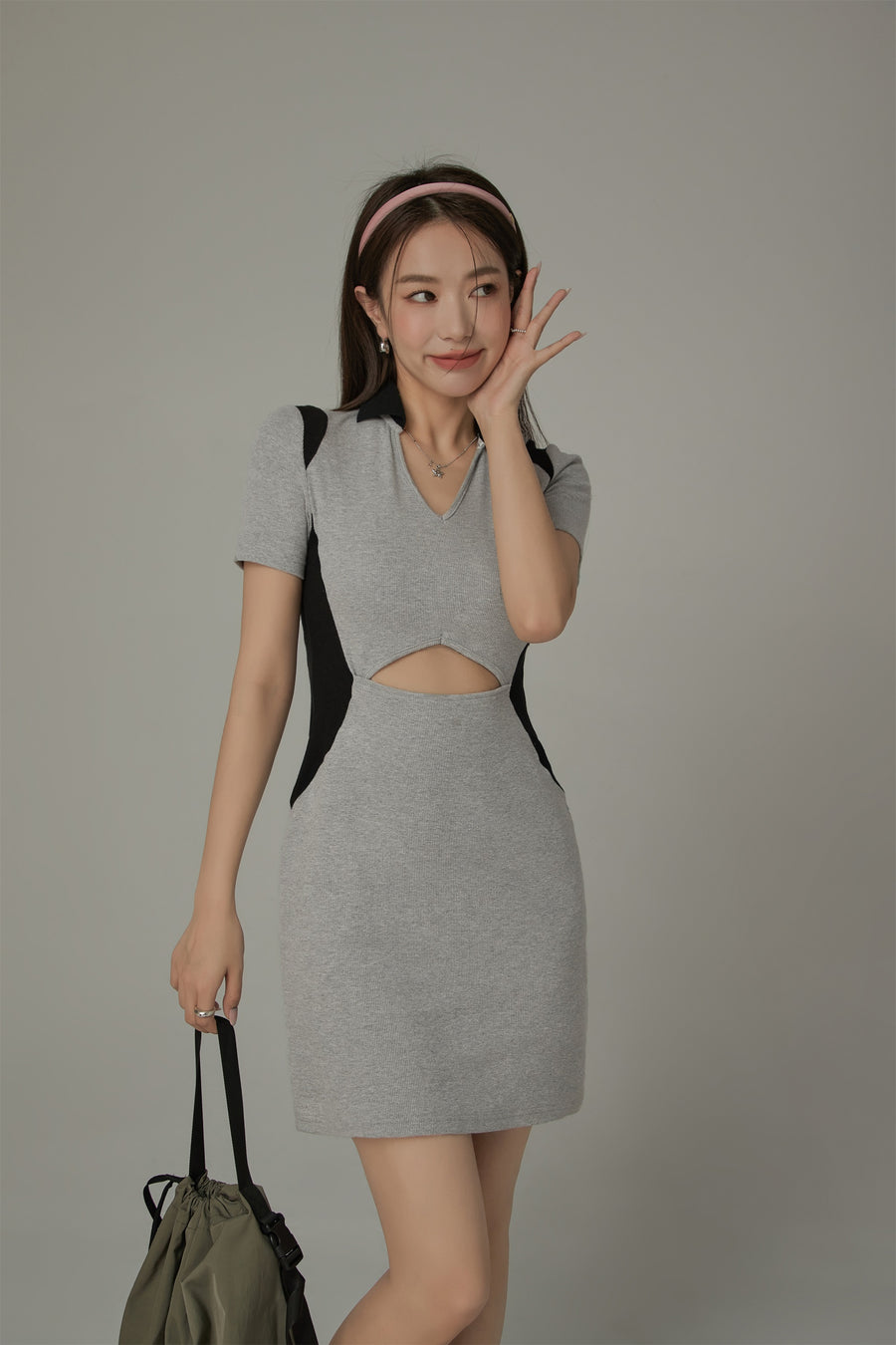 CHUU Open Collar Two Toned Cutout Short Sleeve Mini Dress