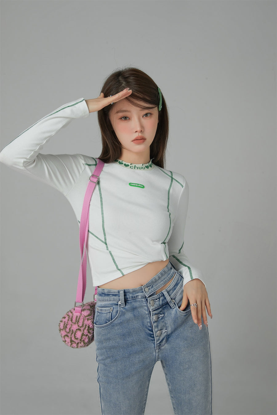 CHUU Catch My Glow Heart Collar Cropped T-Shirt