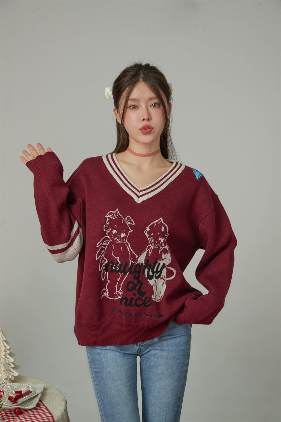 CHUU Angel And Devil V-Neck Knit Sweater