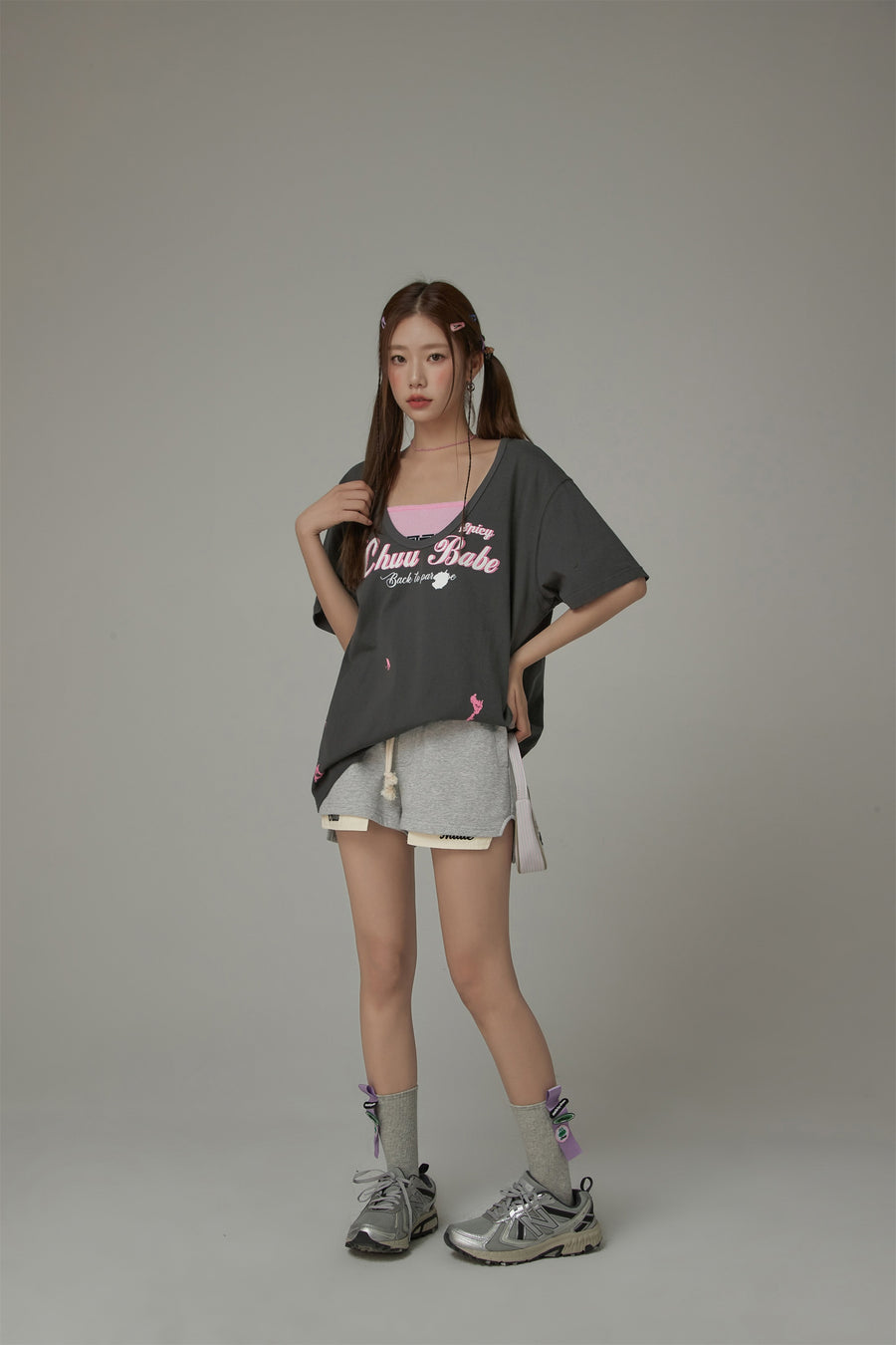 CHUU Chuu Babe U-Neck Loose-Fit T-Shirt