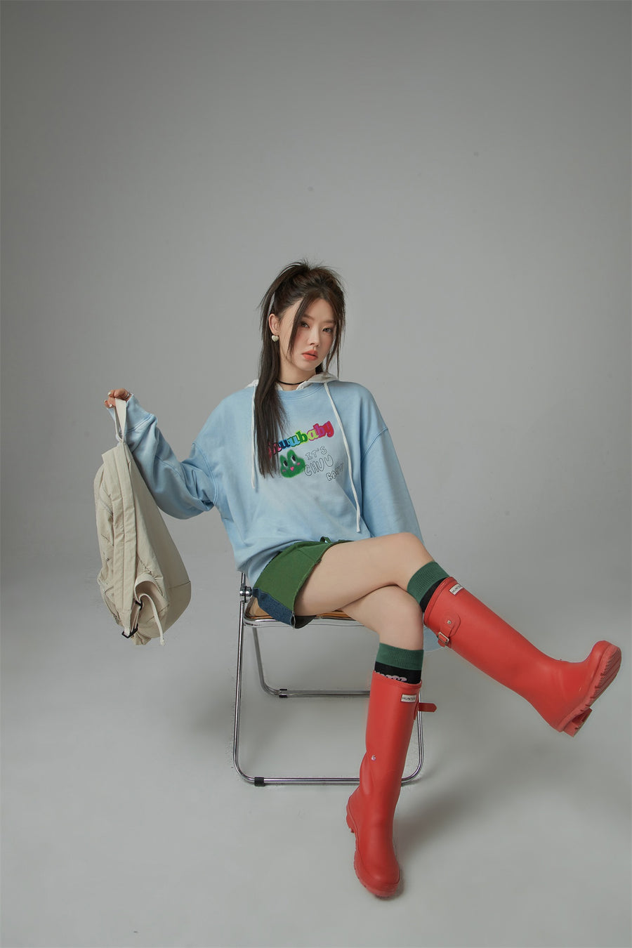 CHUU We Are In The Present Frog Logo Loose Fit Sweatshirt