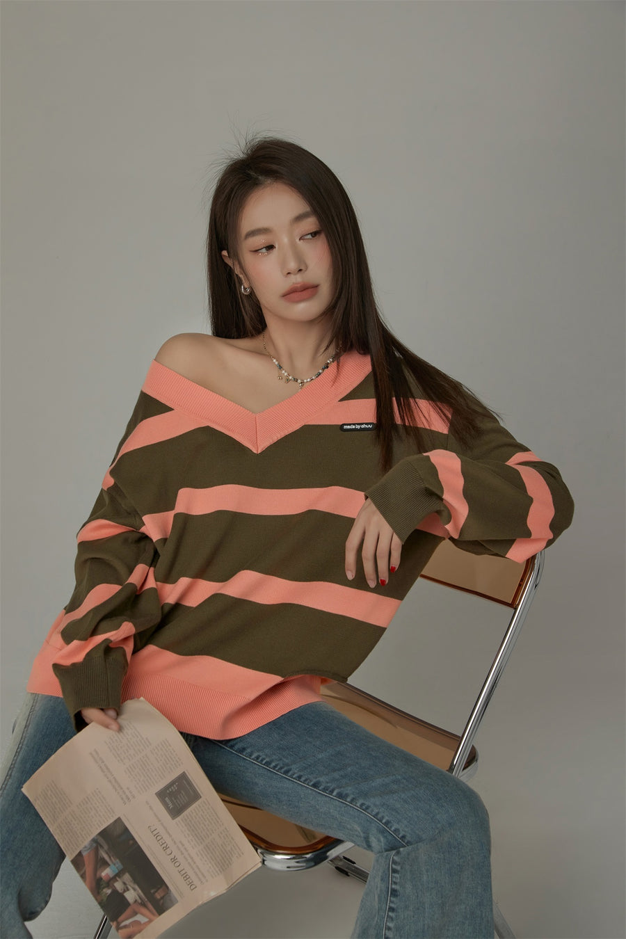 CHUU Color Matching V-Neck Striped Knit Sweater