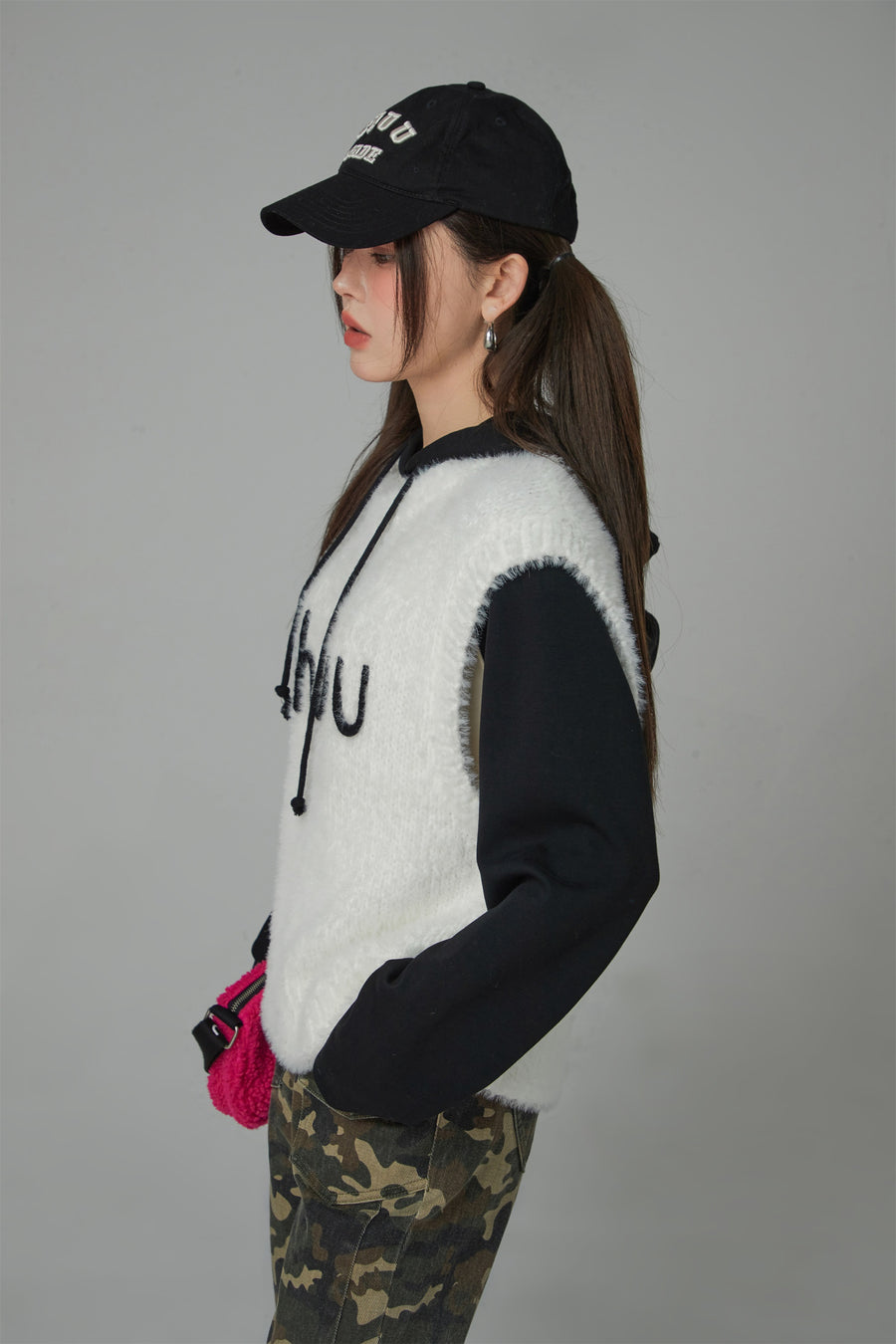 CHUU Round Neck Faux Angora Vest