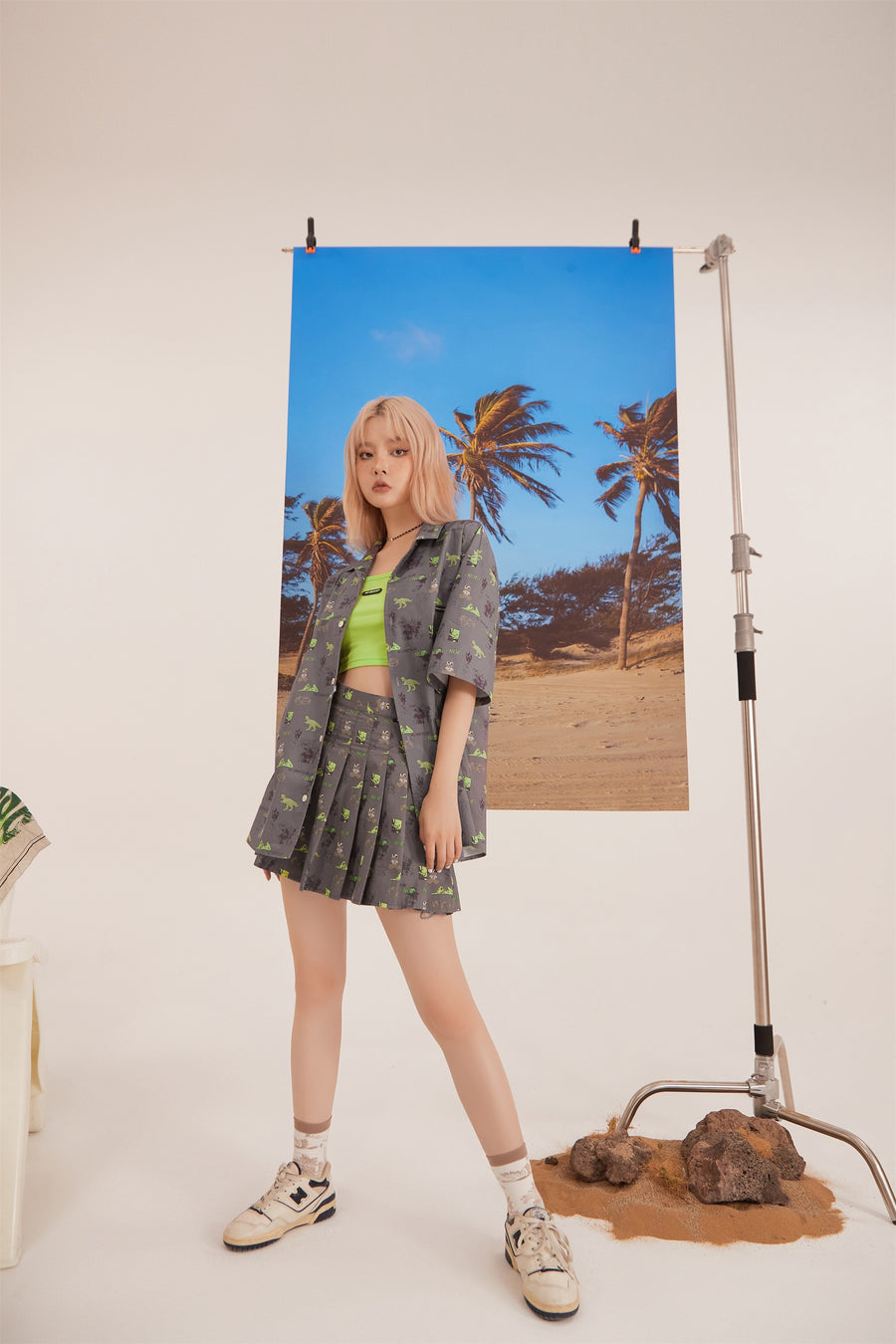 CHUU Confused Frog Print Mini Skirt