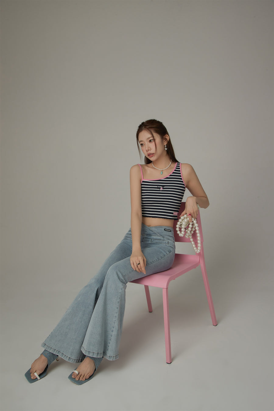 CHUU Unbalanced Striped Sleeveless Crop Top