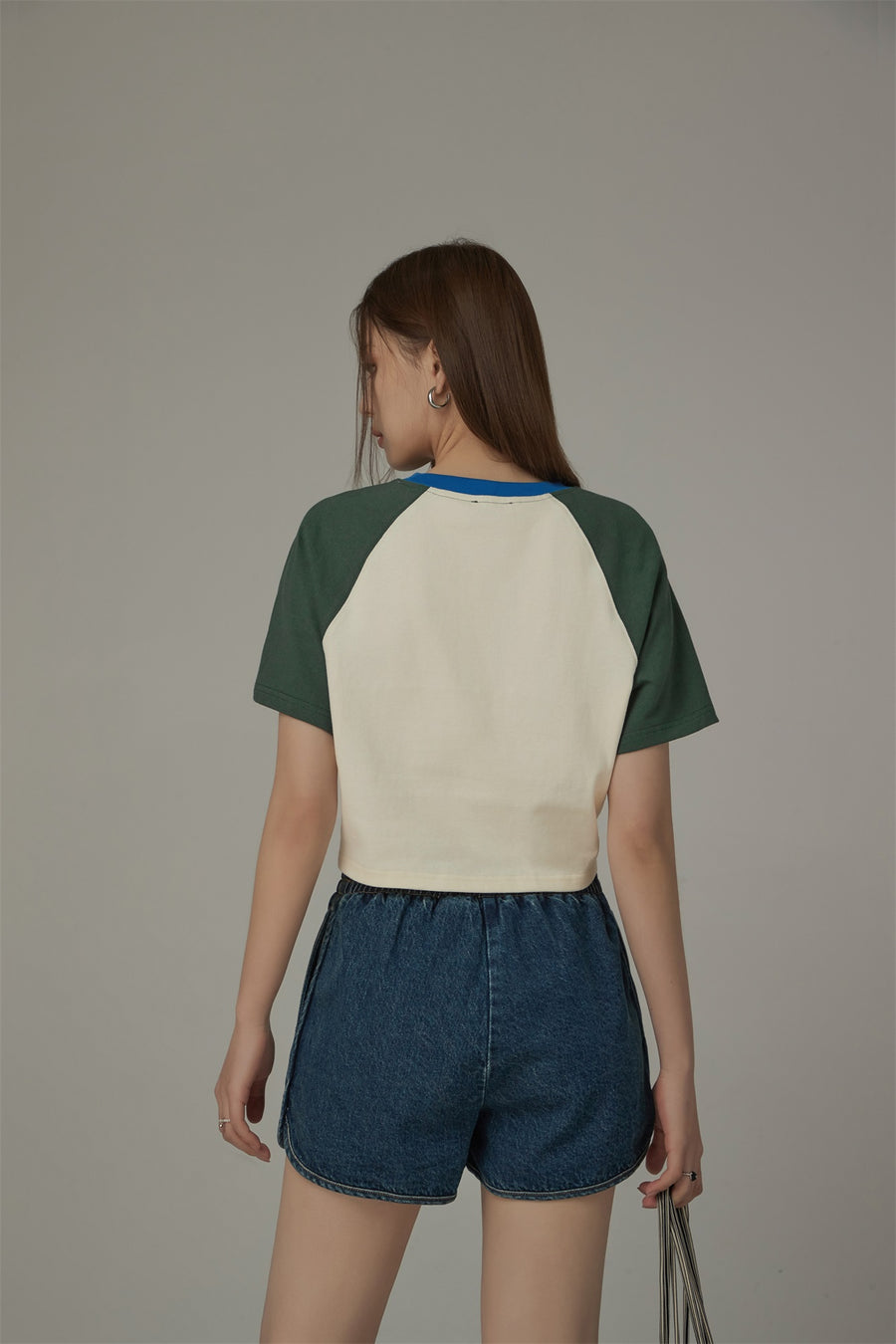 CHUU Contrast Raglan Cropped T-Shirt