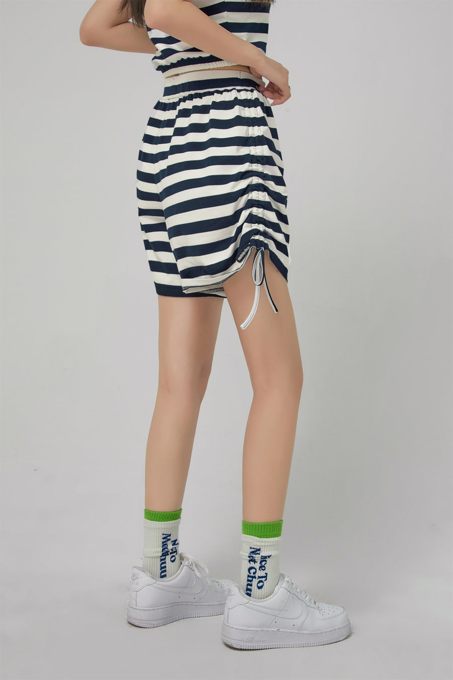 CHUU Striped Shirring Loose Shorts