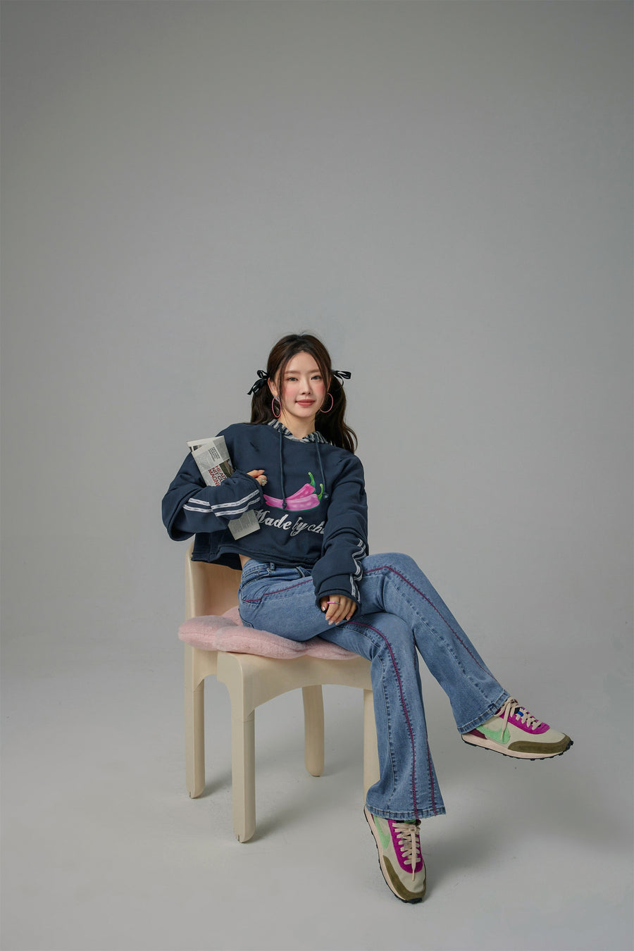 CHUU Just Fine Pink Chili Cropped Sweatshirt