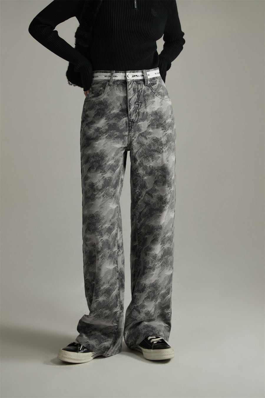 CHUU Cameo Printed Jeans Pants