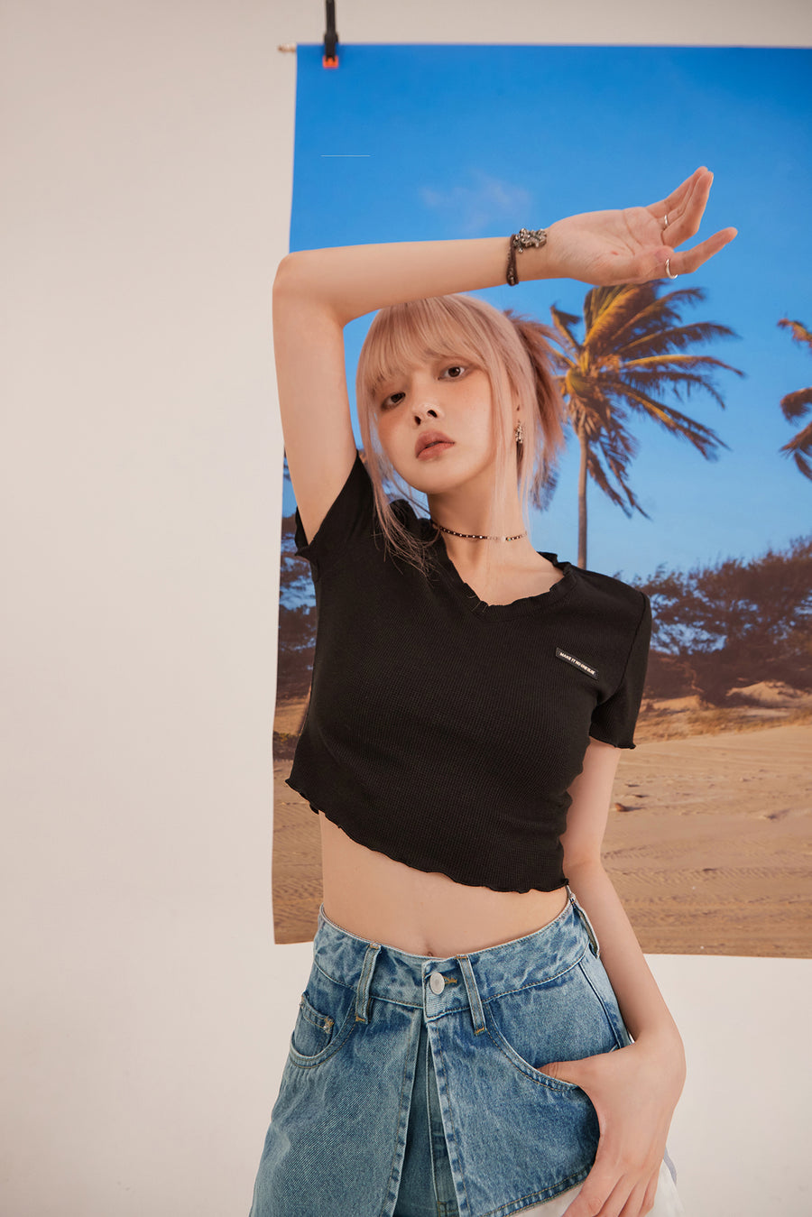 CHUU Frill Hem V-Neck Crop T-Shirt